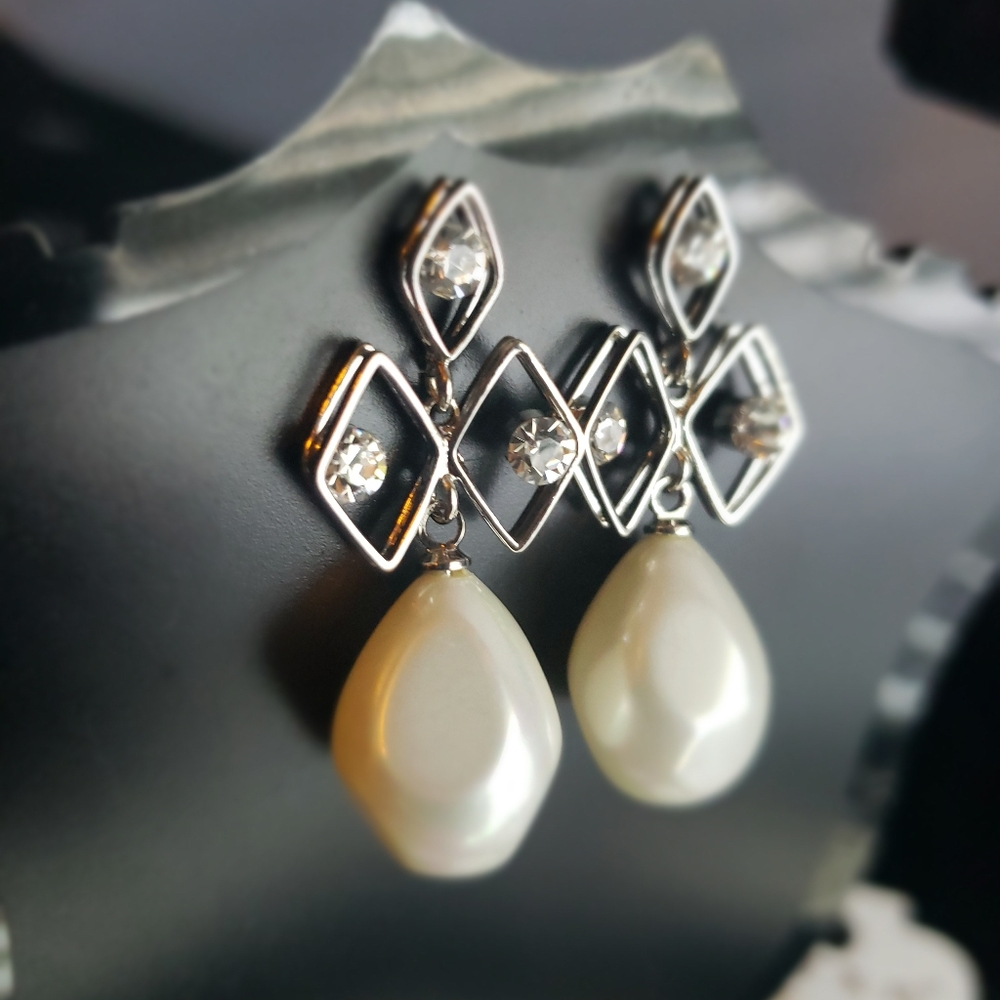 Earrings zircon stone NWT